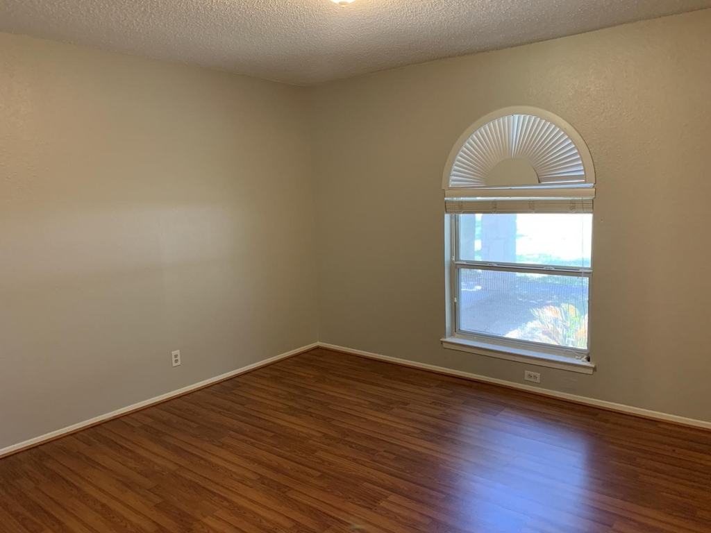 1002 Adventure Ln - Photo 18