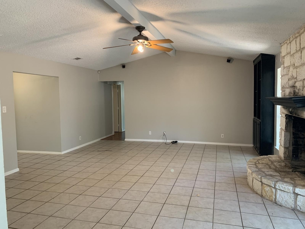1002 Adventure Ln - Photo 4