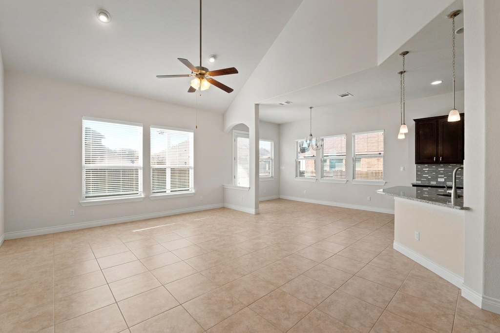 19509 Kolsti Way - Photo 4