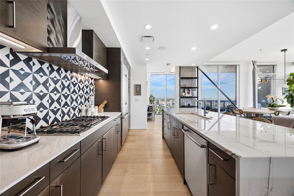 301 West Ave - Photo 1