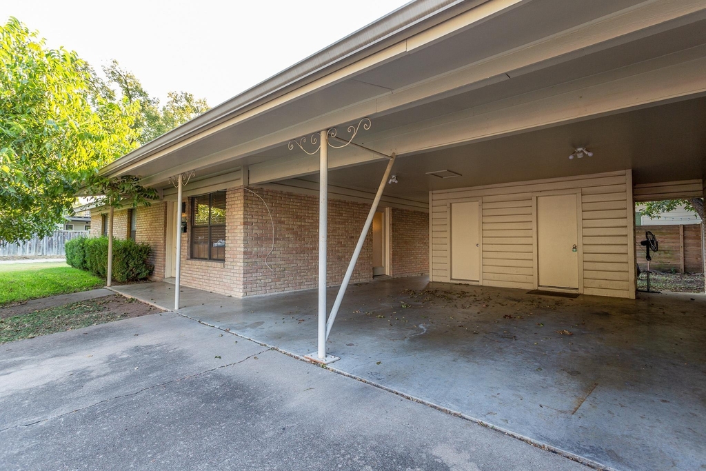 4501 Caswell Ave - Photo 2