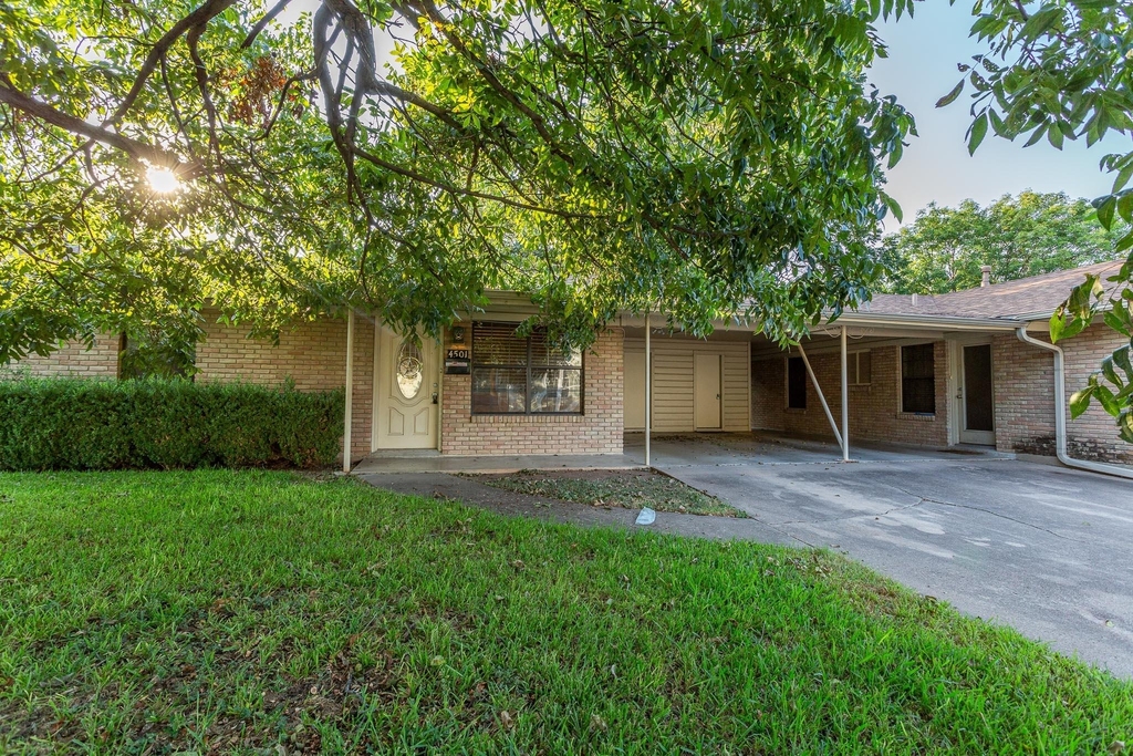 4501 Caswell Ave - Photo 0