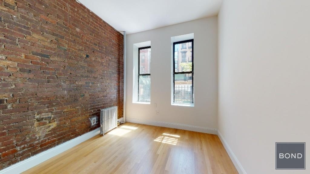 405 West 50th Street - Photo 3