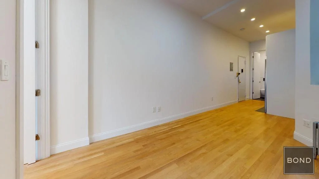 405 West 50th Street - Photo 5