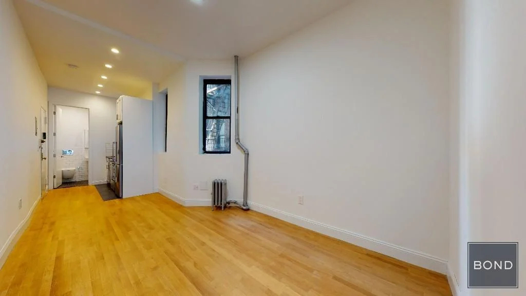 405 West 50th Street - Photo 1