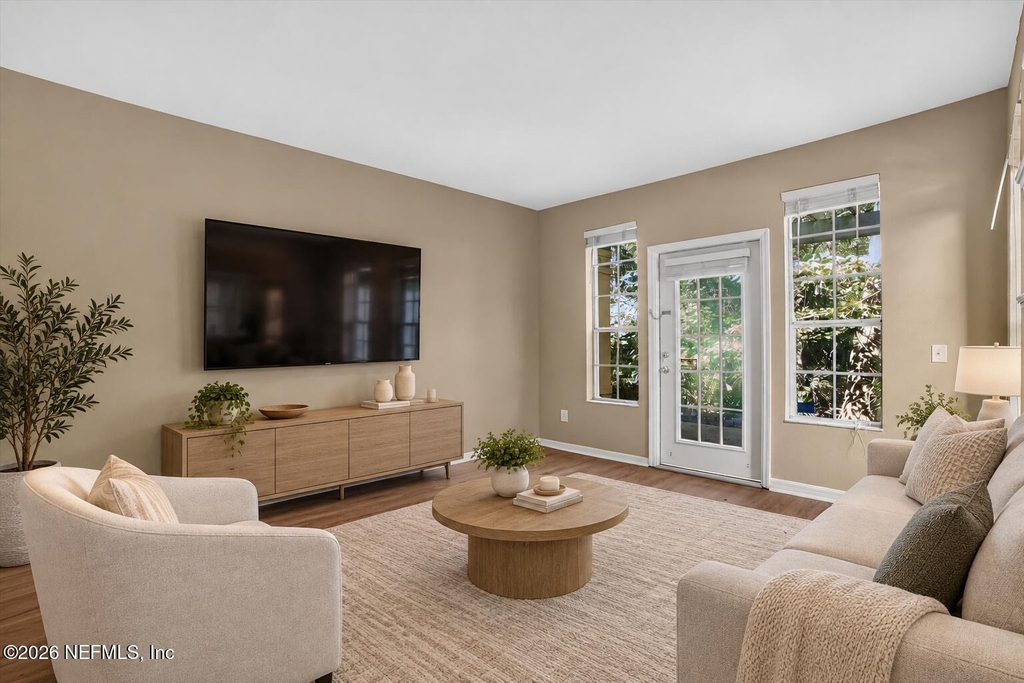 13703 Richmond Park Drive N - Photo 4