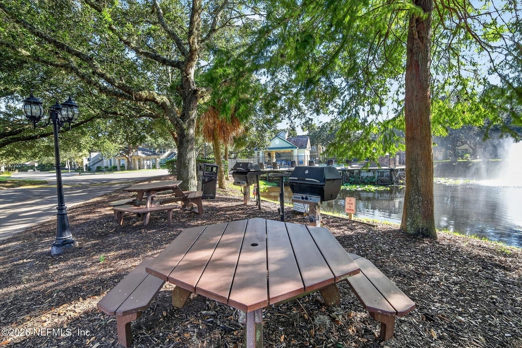 13703 Richmond Park Drive N - Photo 35