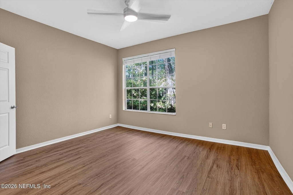 13703 Richmond Park Drive N - Photo 16
