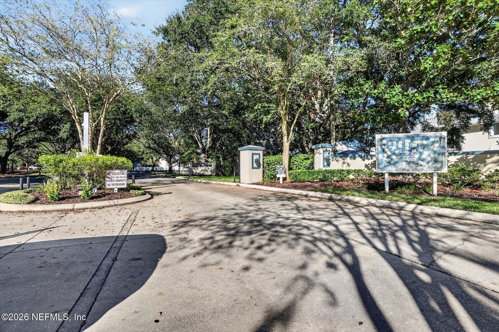 13703 Richmond Park Drive N - Photo 52