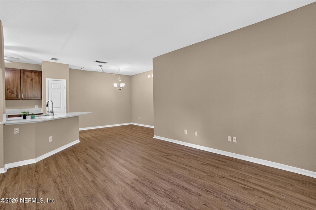 13703 Richmond Park Drive N - Photo 8