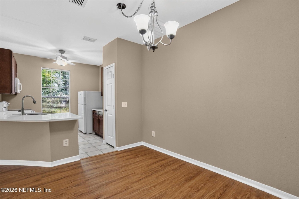 13703 Richmond Park Drive N - Photo 9