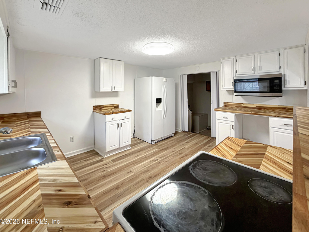 9738 Eisenhower Road - Photo 3