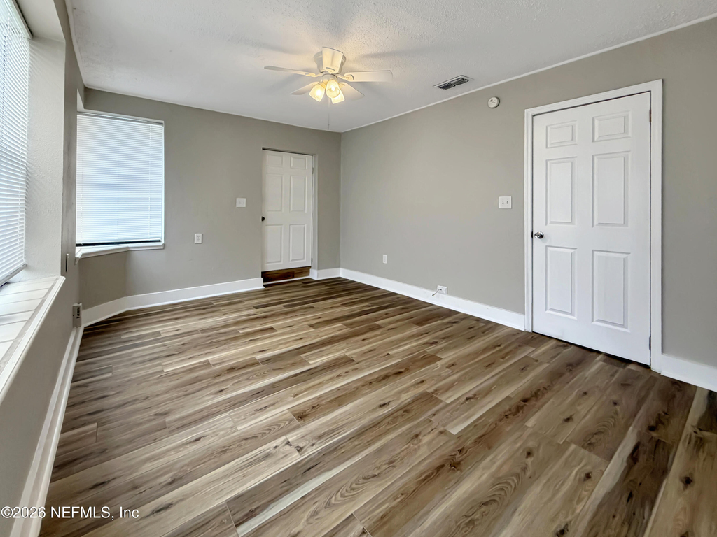 9738 Eisenhower Road - Photo 16