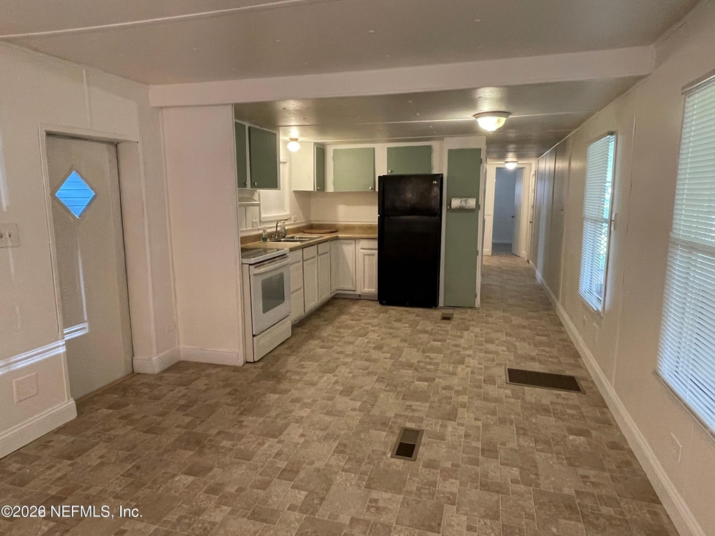 105 Iron Avenue - Photo 2