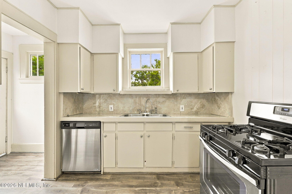 1145 Talbot Avenue - Photo 9