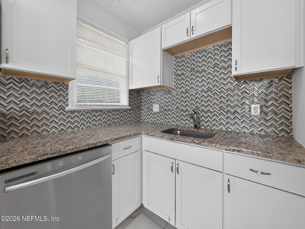 1547 Flagler Avenue - Photo 19