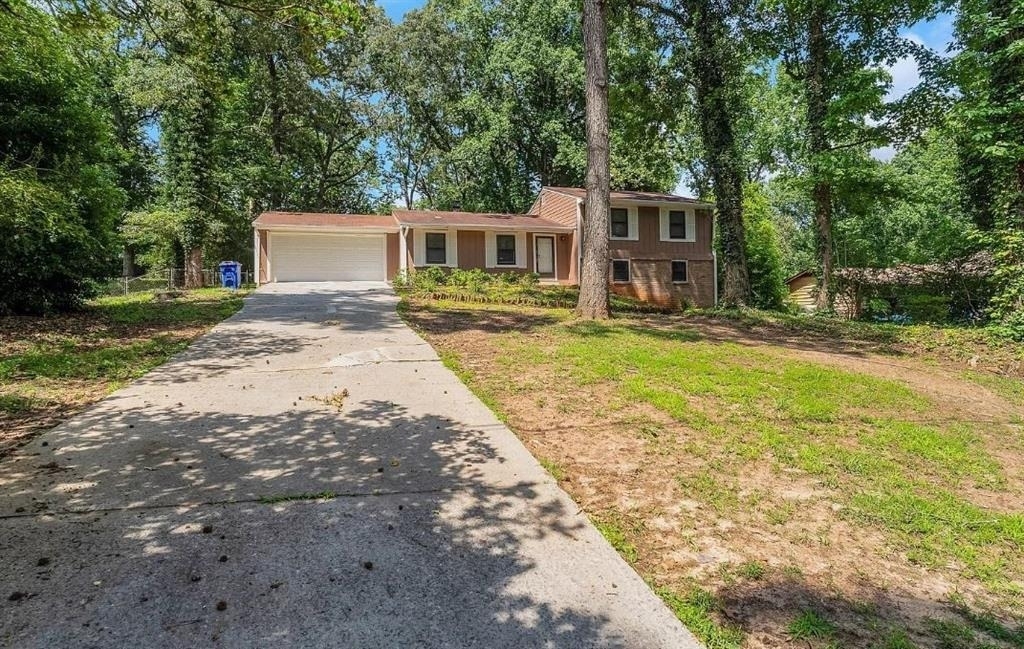1675 Oak Ridge Way - Photo 0