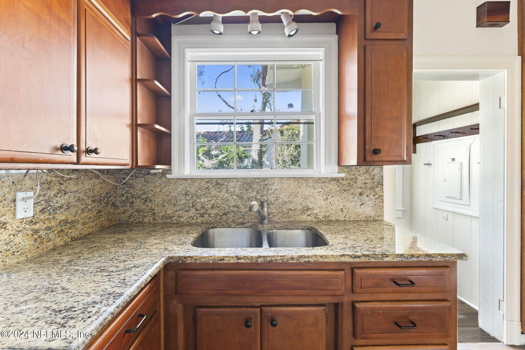 1916 San Marco Place - Photo 11