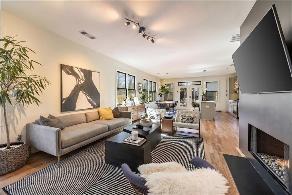 593 Formwalt Street Sw - Photo 2