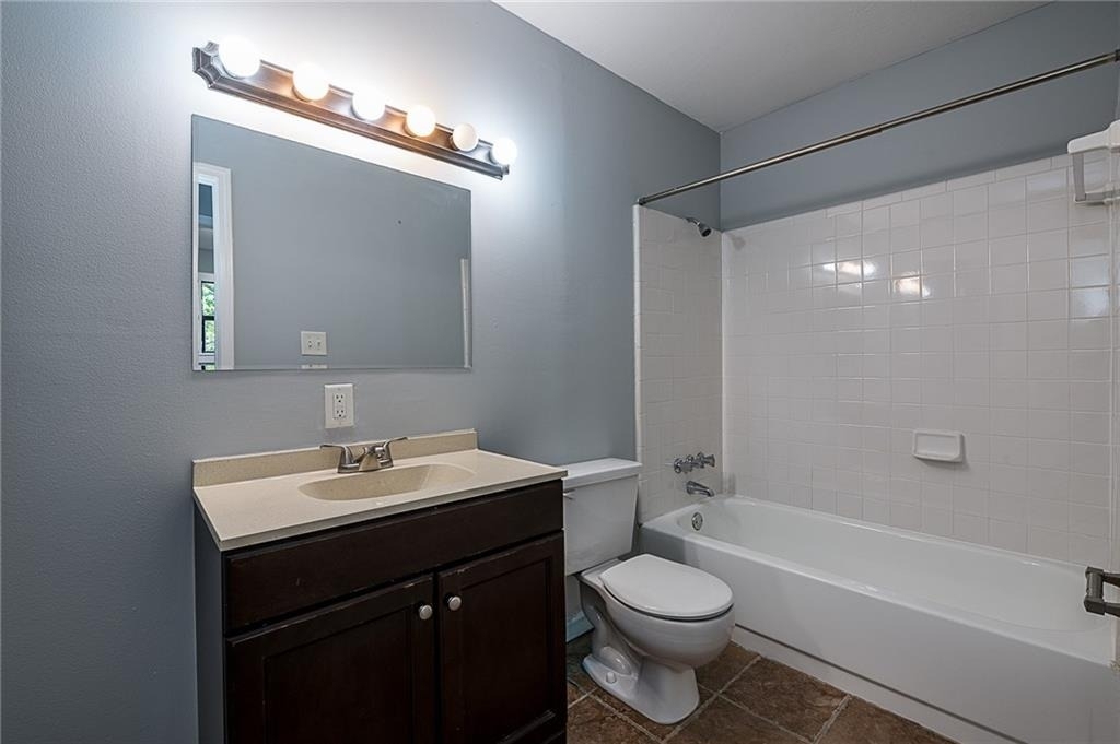 568 Stokeswood Avenue Se - Photo 2