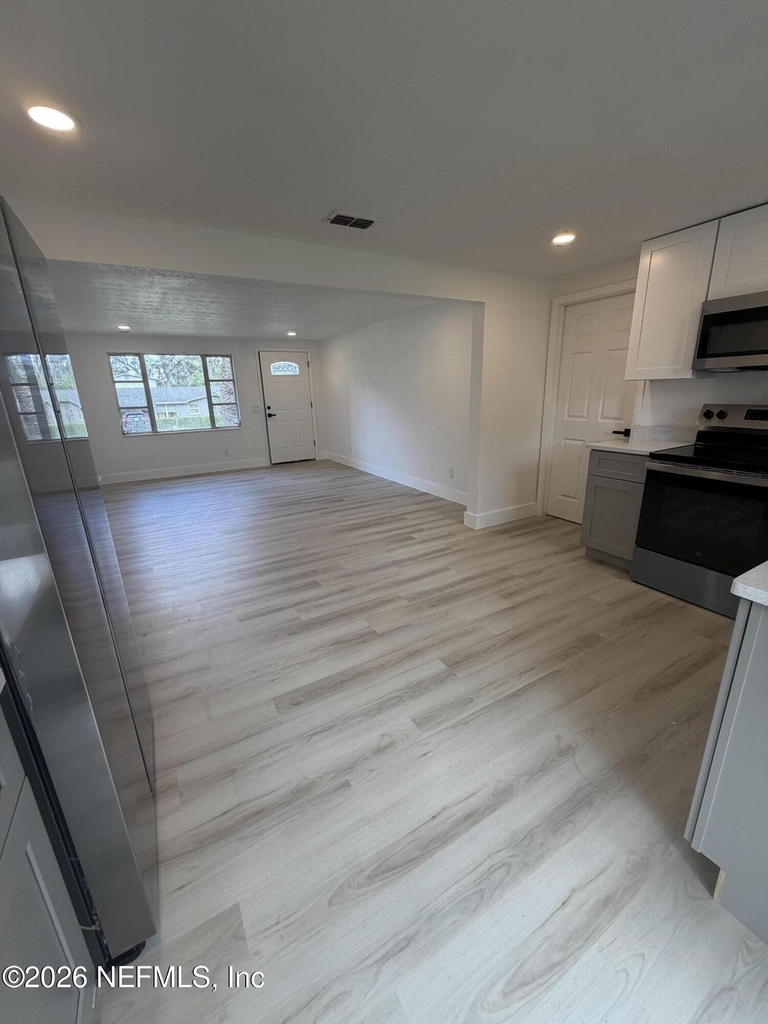 292 Mercury Drive - Photo 2