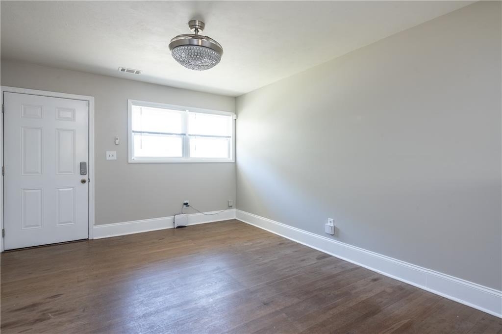 1891 Goddard Street Se - Photo 4