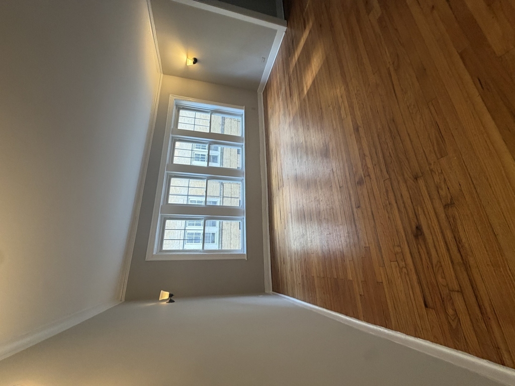 1621 W Farwell Avenue - Photo 1