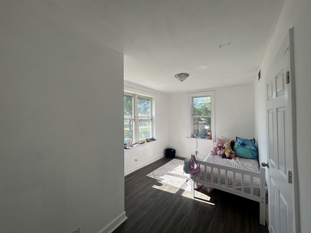 1561 E 93rd Street - Photo 7
