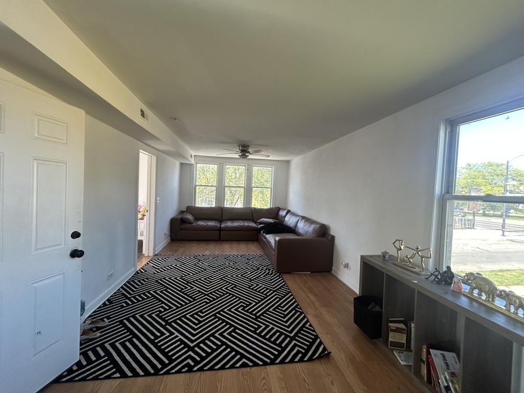 1561 E 93rd Street - Photo 2