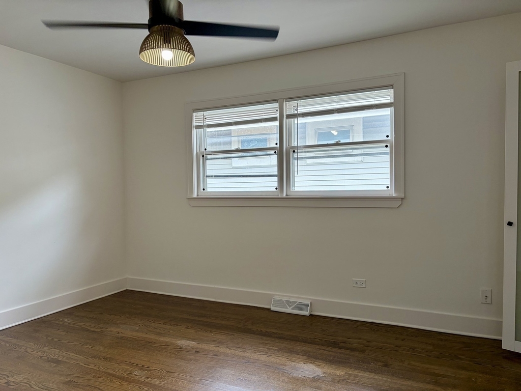 2538 W Arthur Avenue - Photo 9