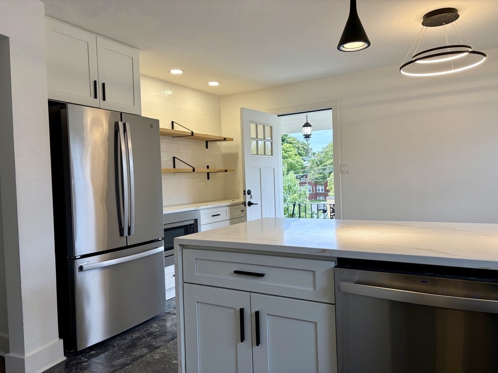 2538 W Arthur Avenue - Photo 4
