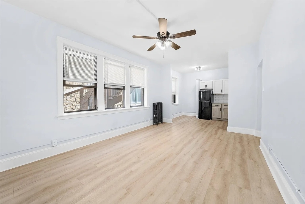 5135 S Blackstone Avenue - Photo 2