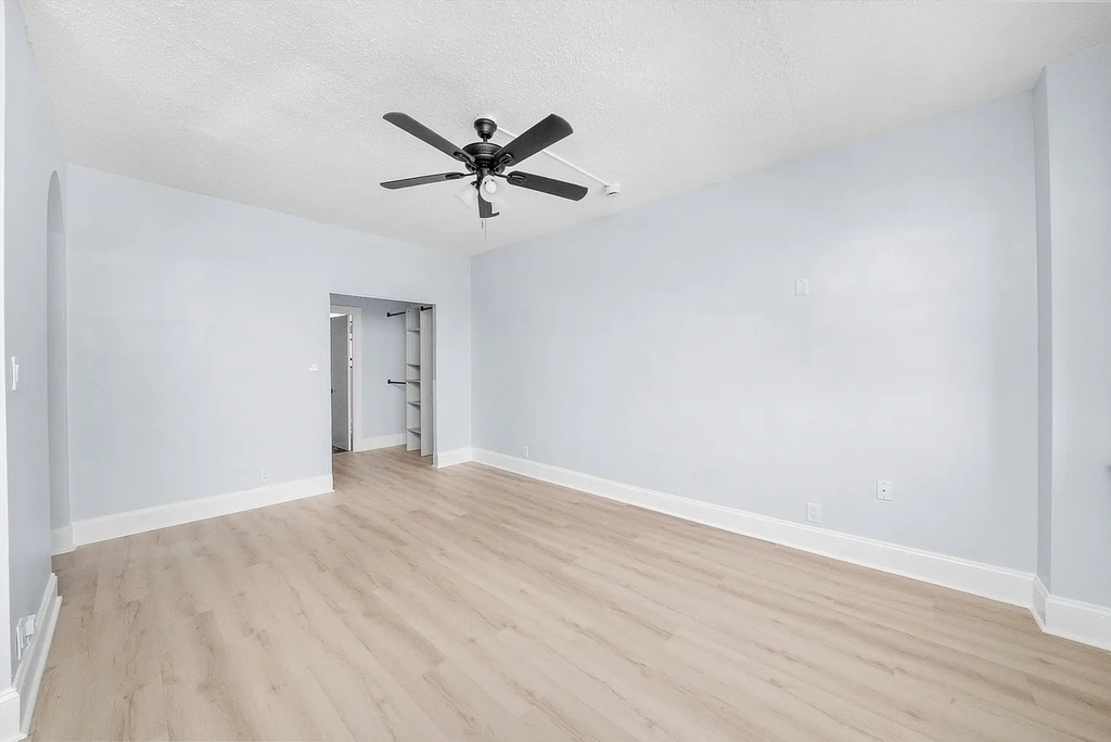 5135 S Blackstone Avenue - Photo 1