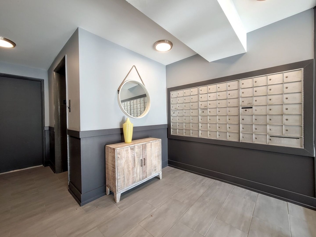 530 W Surf Street - Photo 2