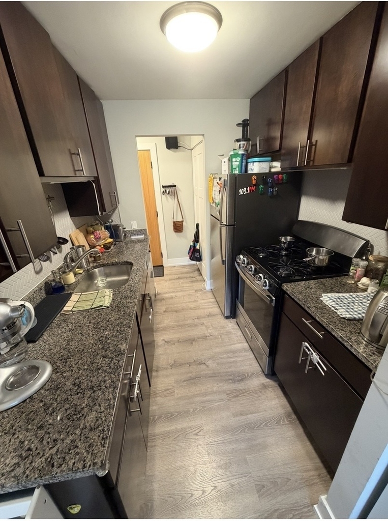 530 W Surf Street - Photo 3