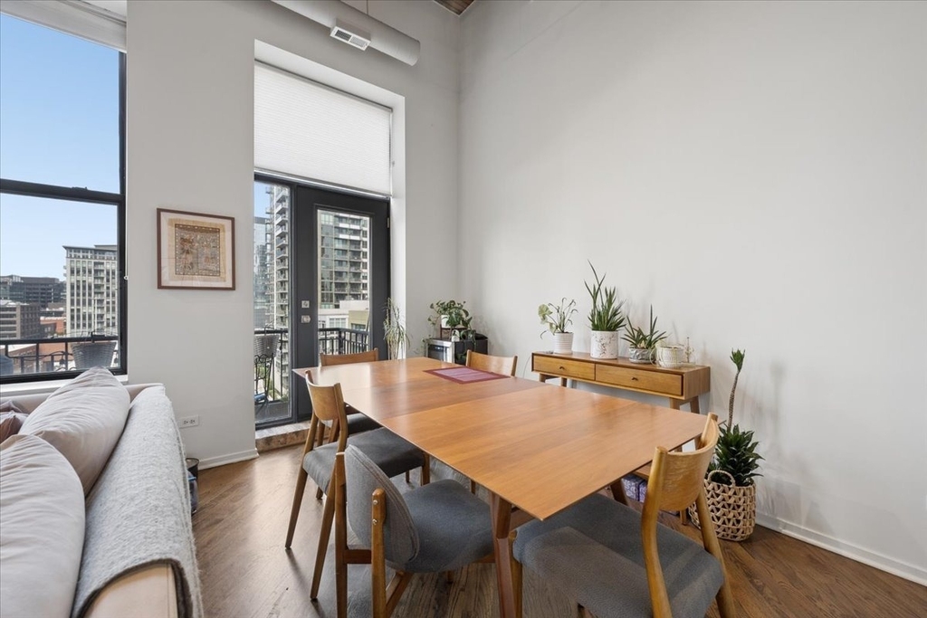 616 W Fulton Street - Photo 5