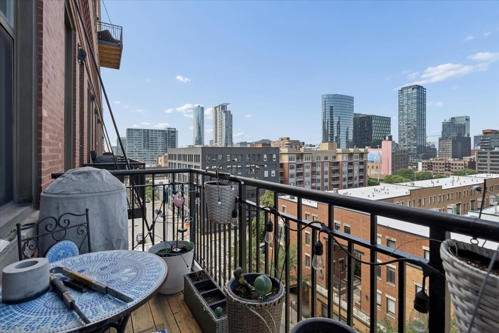 616 W Fulton Street - Photo 17