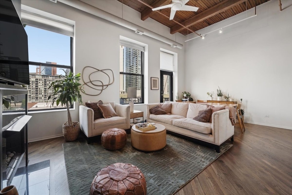 616 W Fulton Street - Photo 3