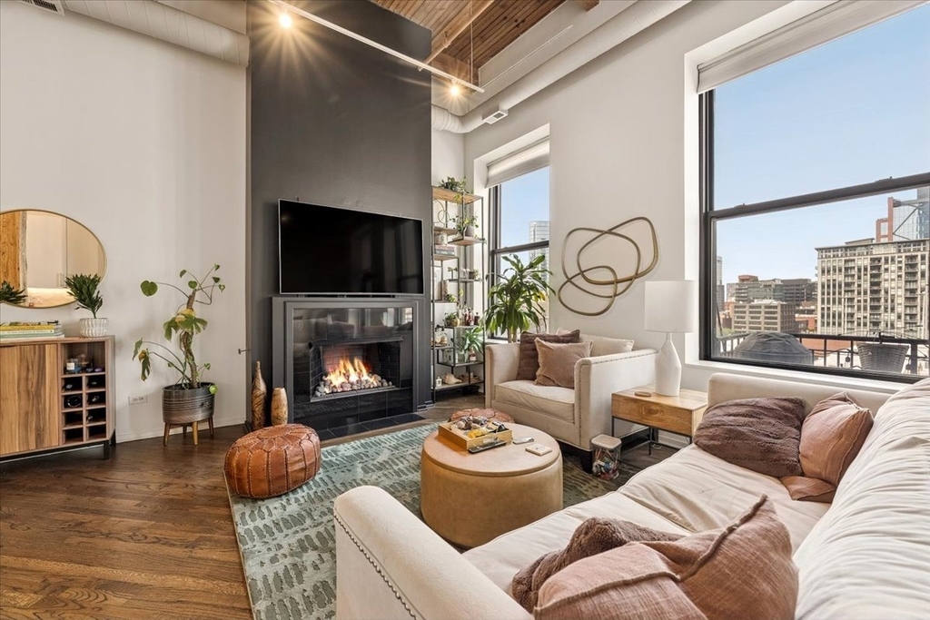 616 W Fulton Street - Photo 1
