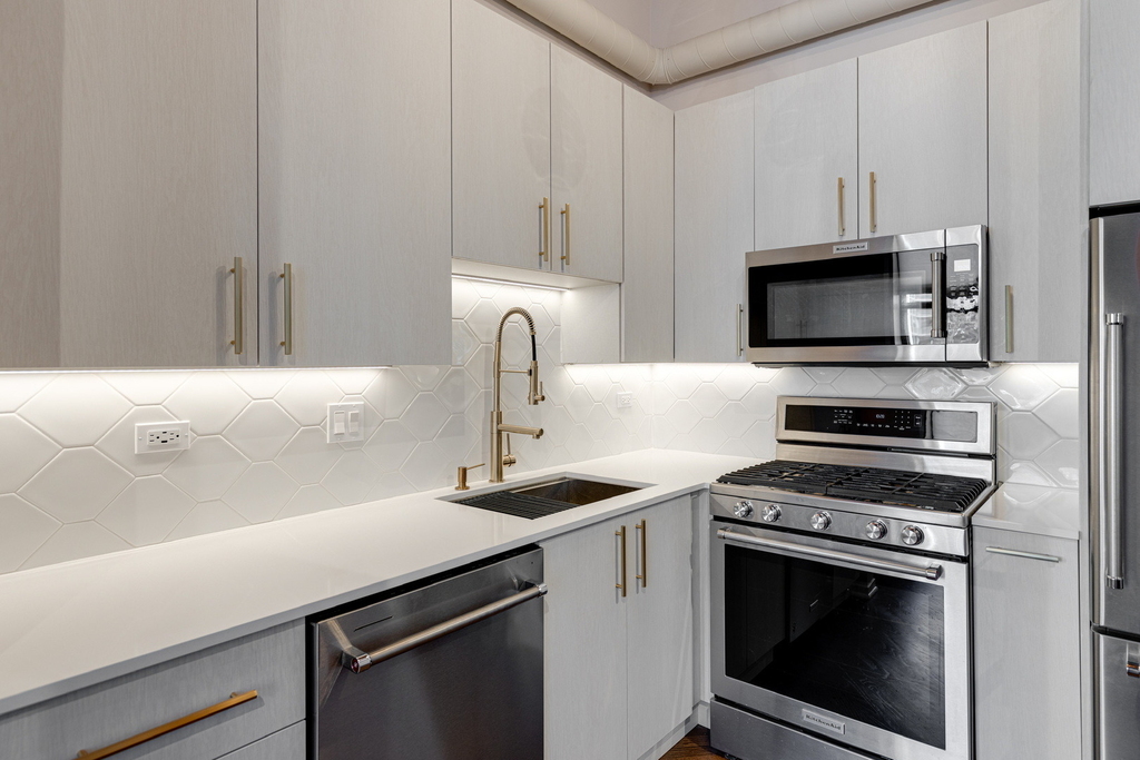 616 W Fulton Street - Photo 7