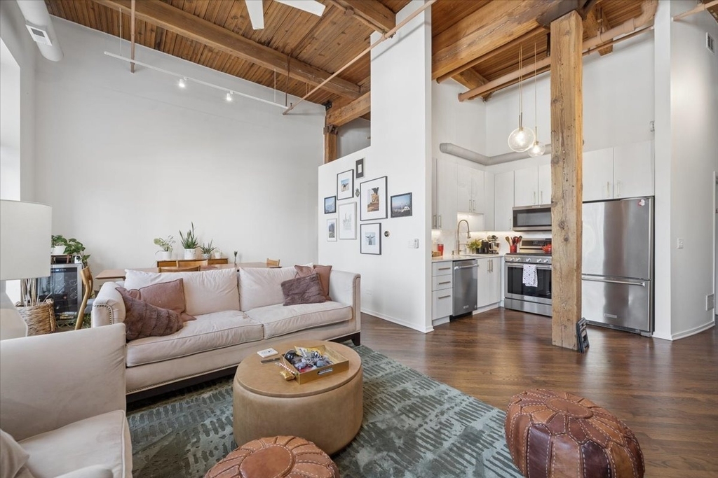 616 W Fulton Street - Photo 4