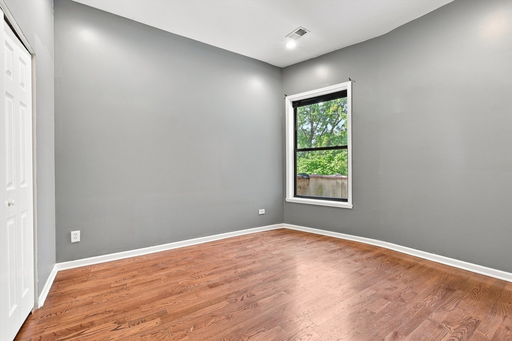 4834 S Prairie Avenue - Photo 8