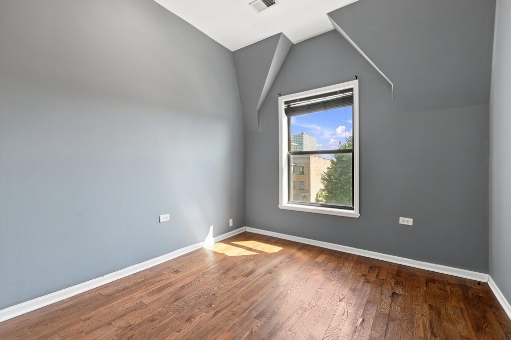4834 S Prairie Avenue - Photo 5