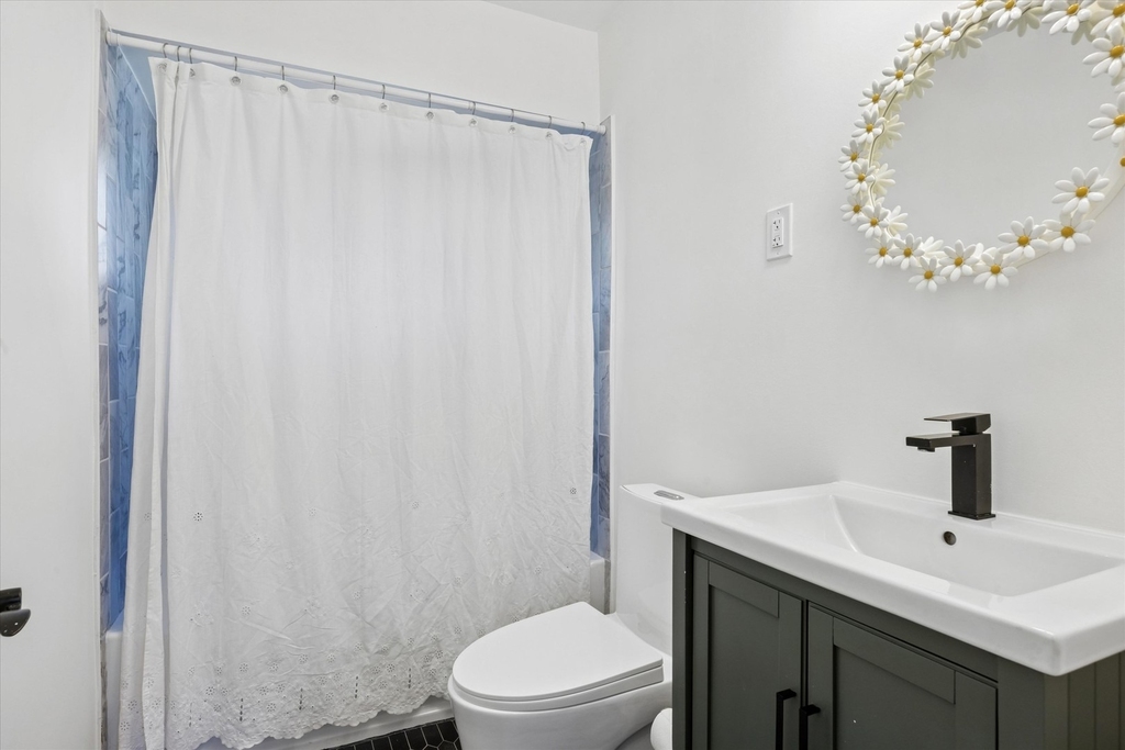 644 W Hinsdale Avenue - Photo 7