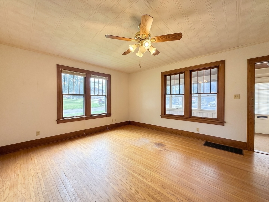 204 E South Street - Photo 2