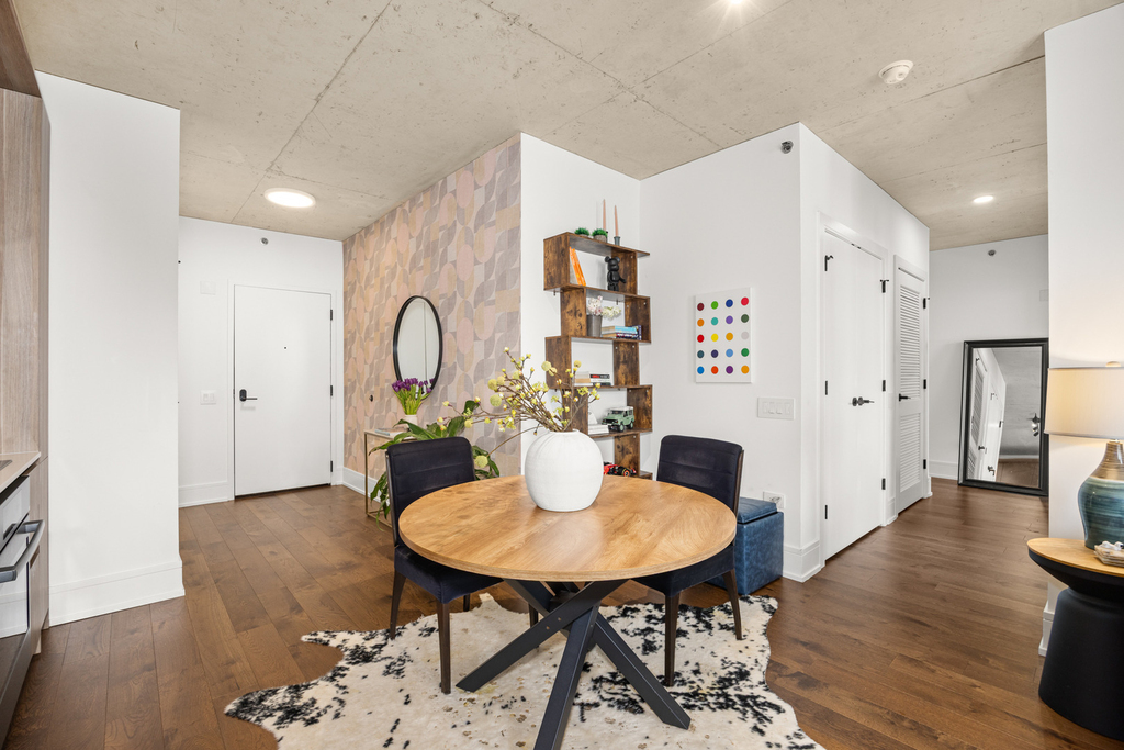 234 W Polk Street - Photo 2
