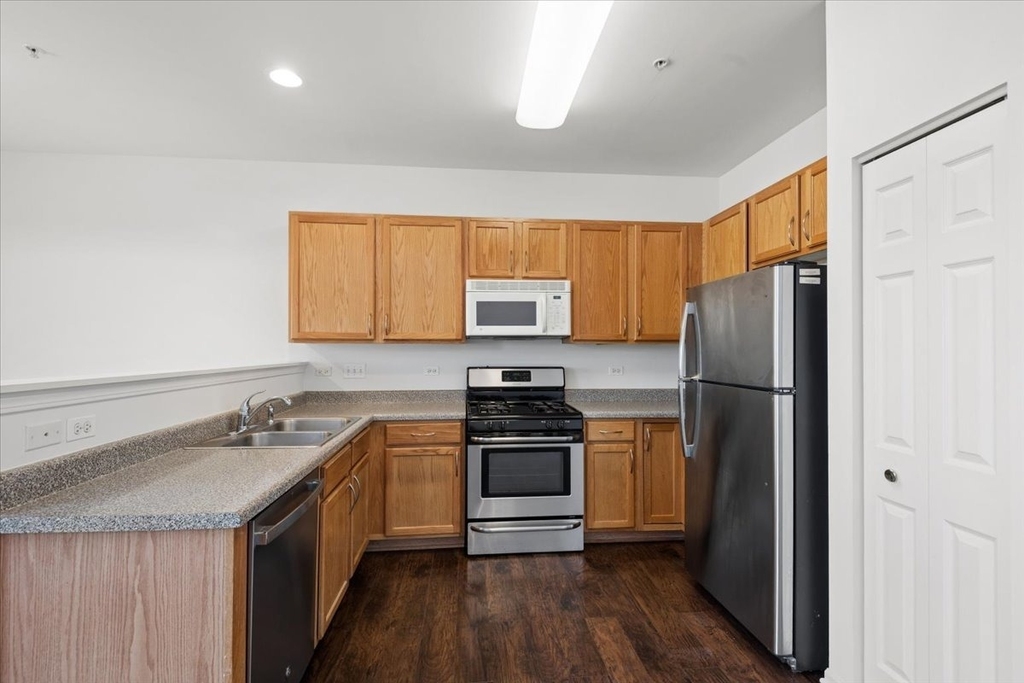 1690 Buckingham Drive - Photo 5