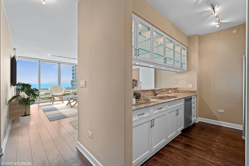 1201 S Prairie Avenue - Photo 8