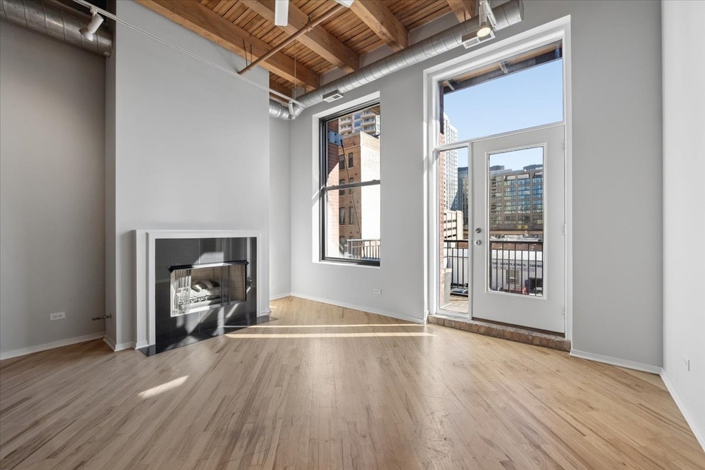 616 W Fulton Street - Photo 3
