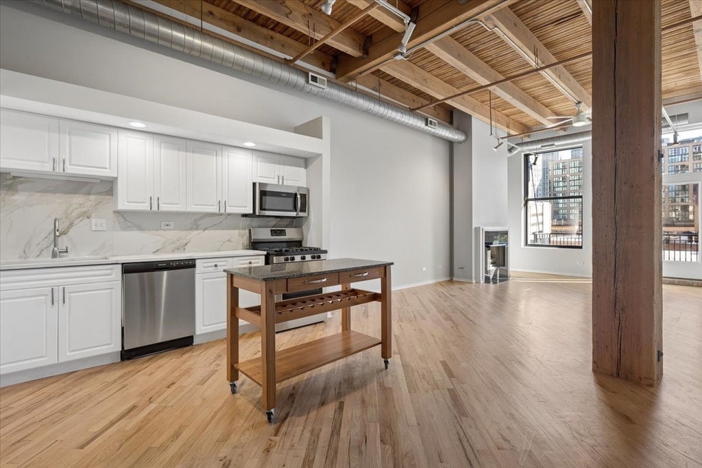 616 W Fulton Street - Photo 9
